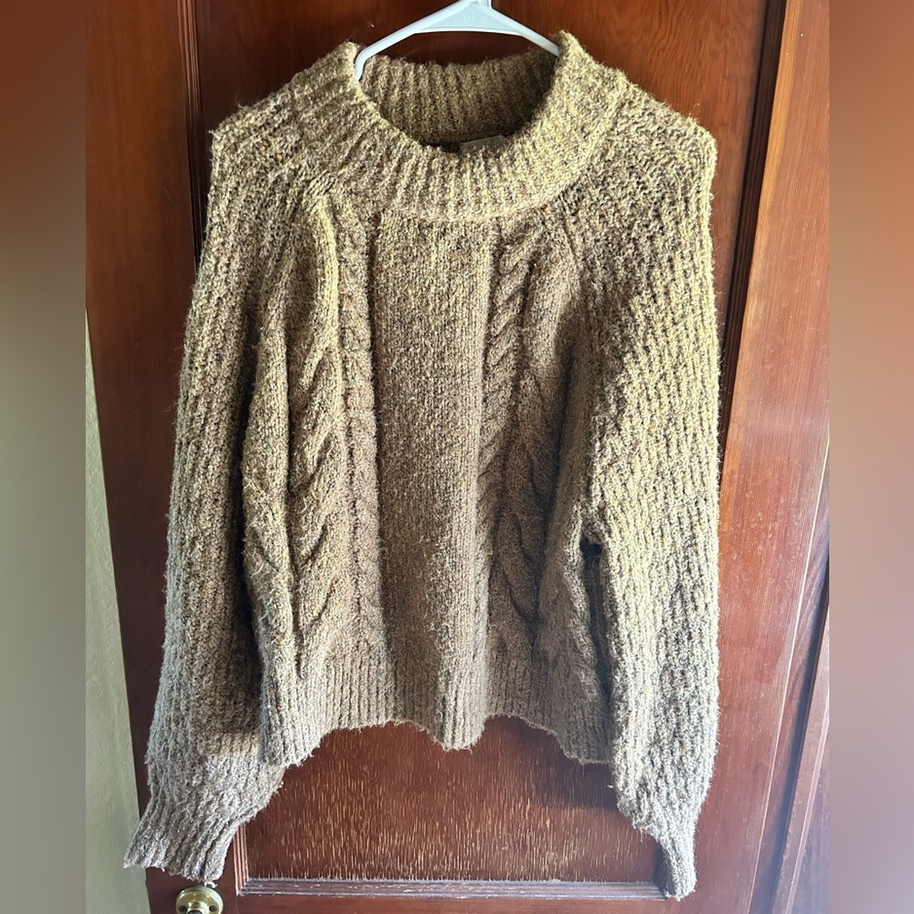 Universal Thread Sweater. Baggy sleeves. Medium